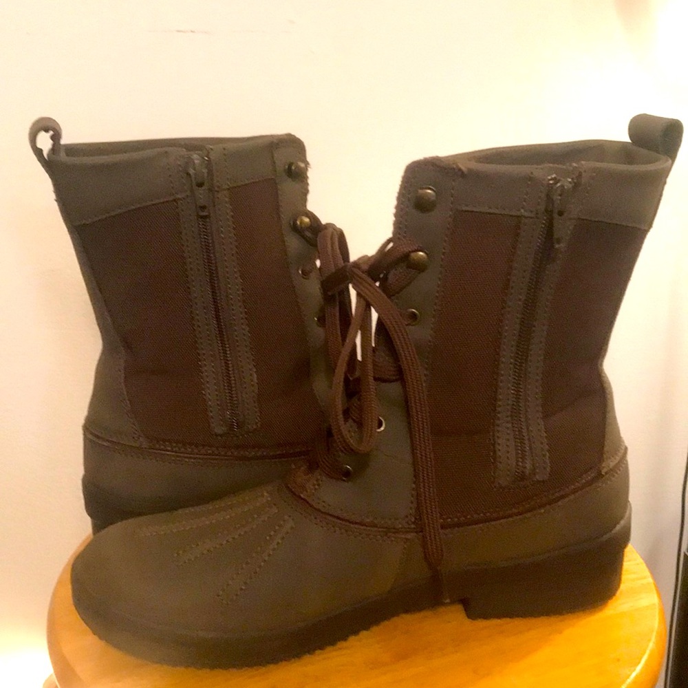 Clarks waterproof sturdy  winter boots